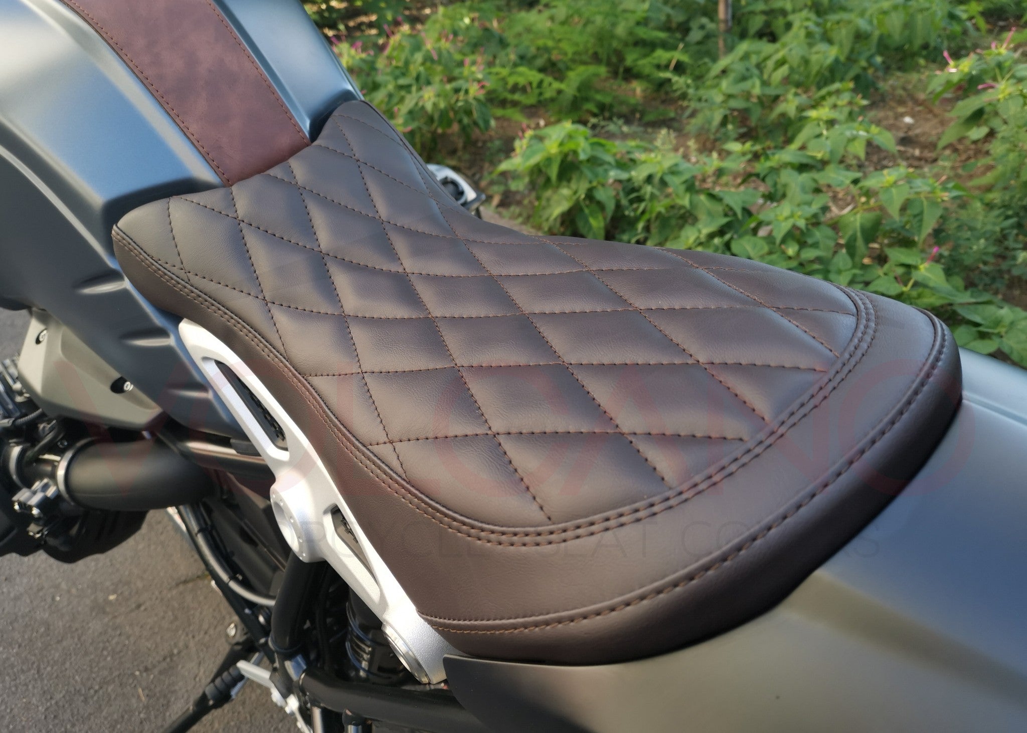 安い高評価VOLCANO SEAT COVER FOR TRIUMPH SPEED TRIPLE 1050 (2011 - 2015) T026 トライアンフ用