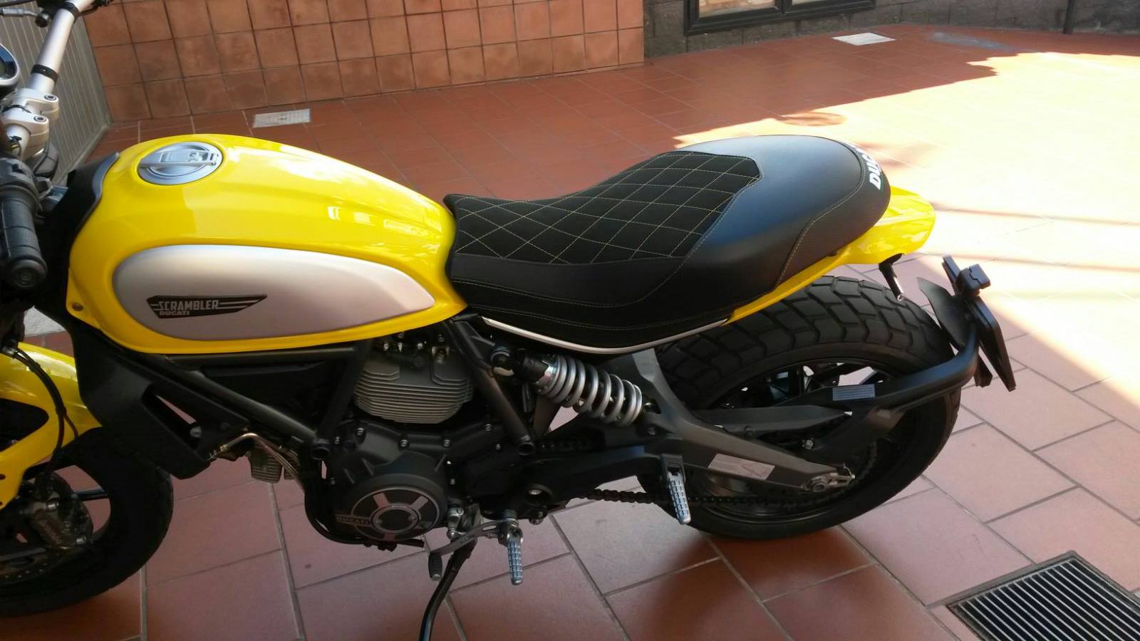 Ducati scrambler deals icon seat